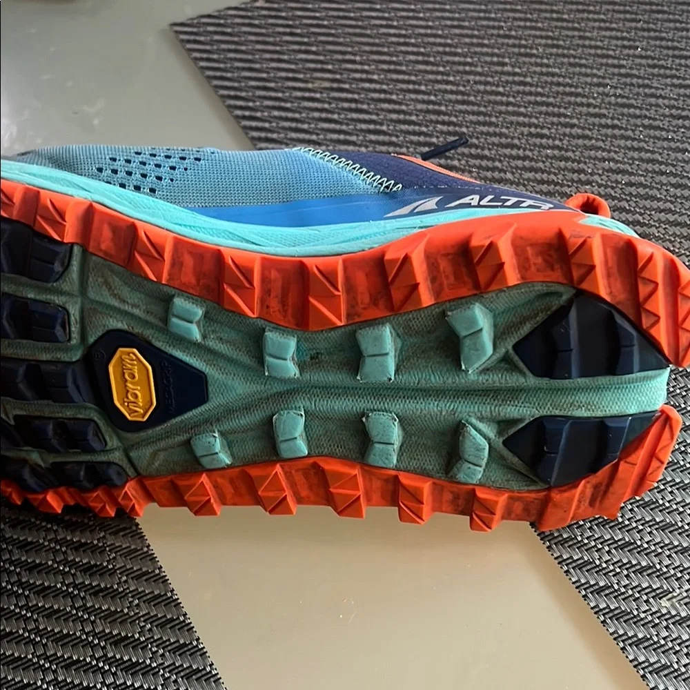 Men’s Altra Olympus 5 Trail Running Shoe - Picture 9 of 11